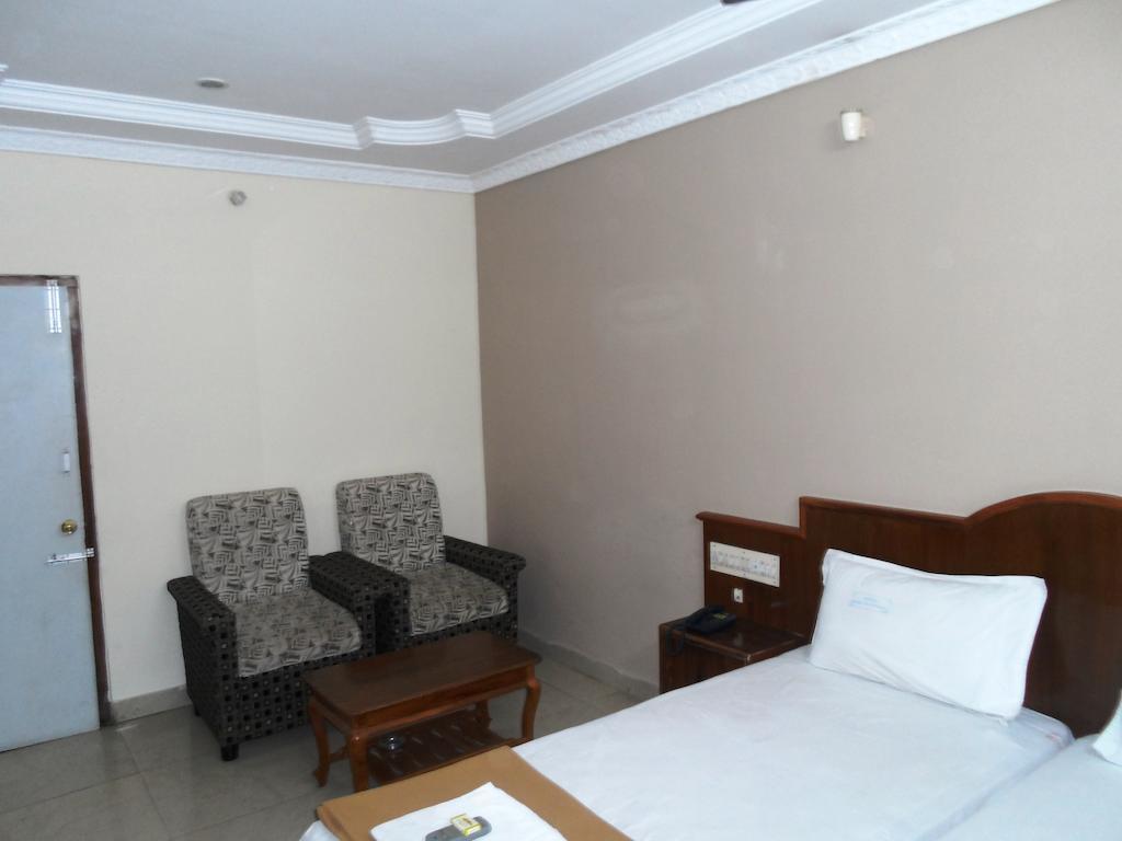 Hotel Sunilkrishna Тирупати Стая снимка