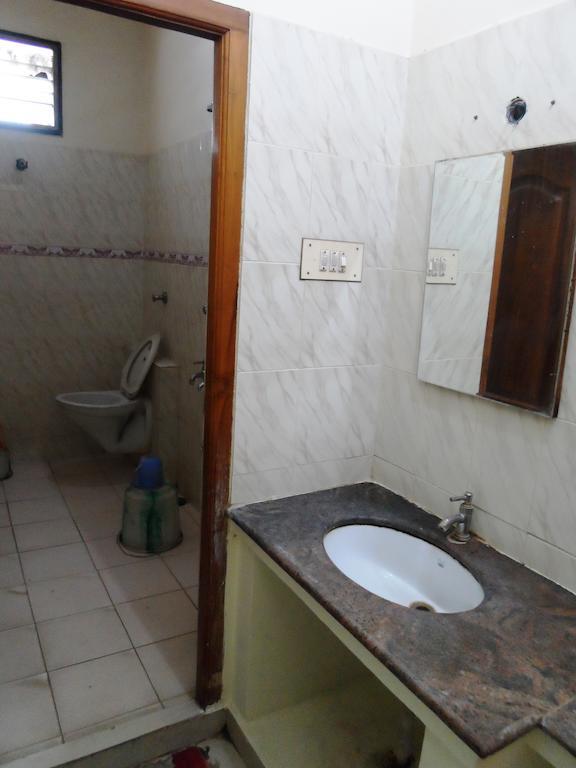 Hotel Sunilkrishna Тирупати Стая снимка