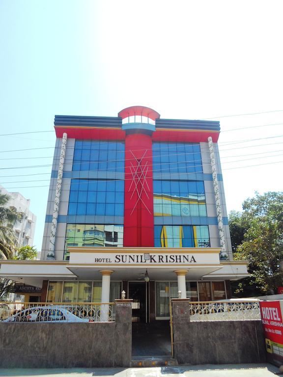 Hotel Sunilkrishna Тирупати Екстериор снимка