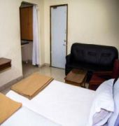 Hotel Sunilkrishna Тирупати Екстериор снимка
